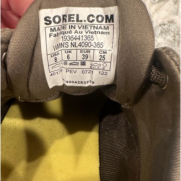 Sorel Water Proof Sneaker. Size 8. - Picture 7 of 7